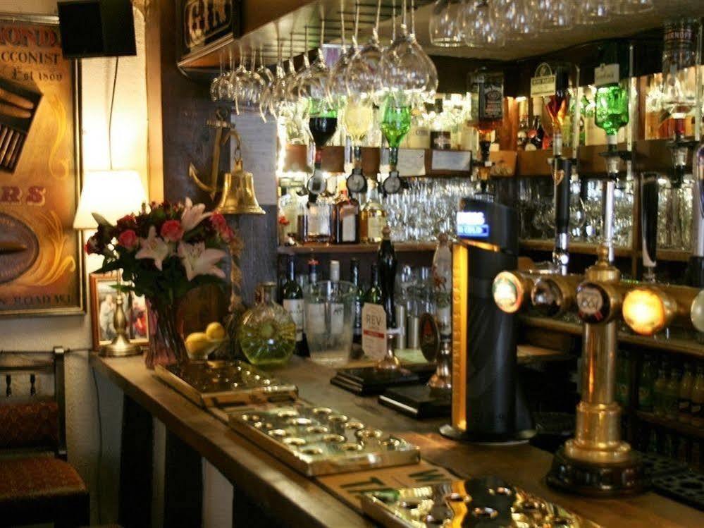 The Talbot Inn Much Wenlock Kültér fotó