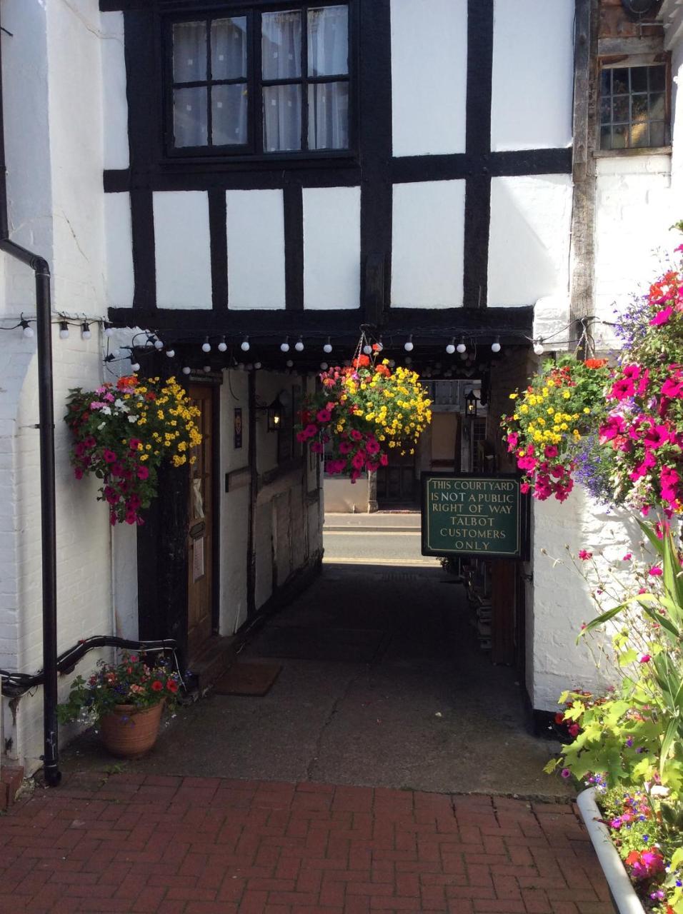 The Talbot Inn Much Wenlock Kültér fotó