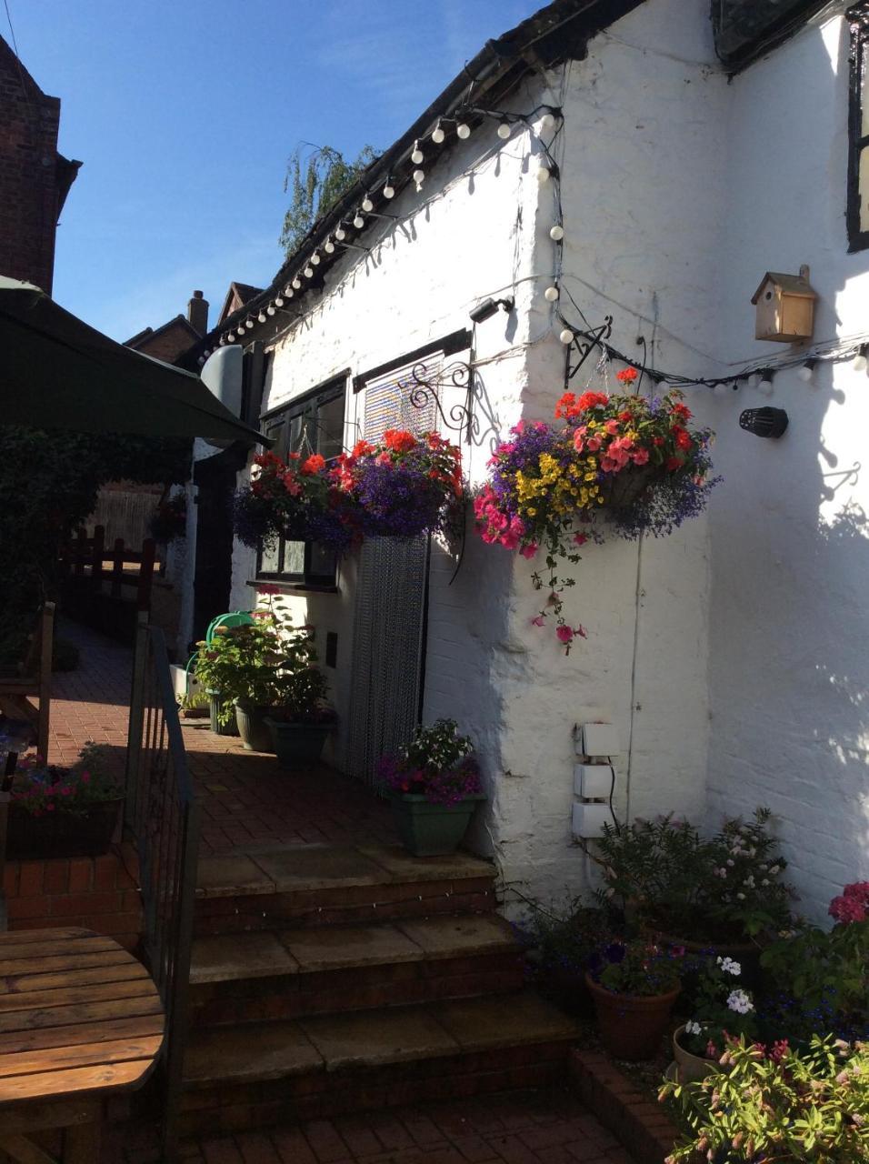 The Talbot Inn Much Wenlock Kültér fotó