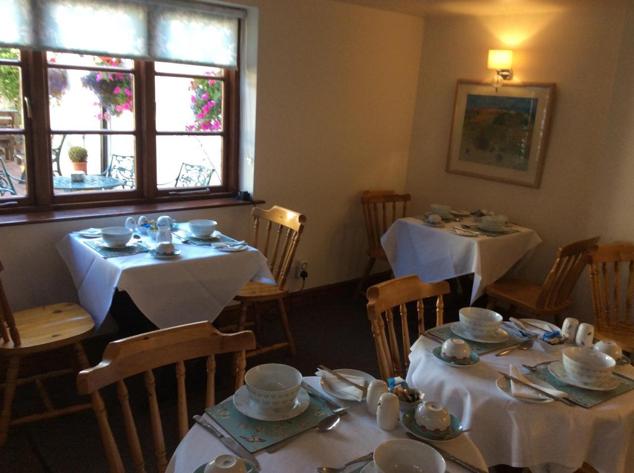 The Talbot Inn Much Wenlock Kültér fotó
